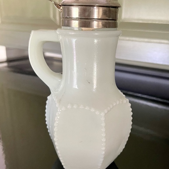 VINTAGE, BEADED, MILK GLASS SYRUP DISPENSER. METAL HINGED LID. 3 1/4”W X 6 3/4”H - Picture 9 of 12